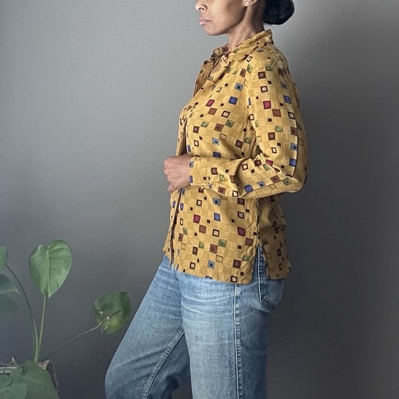 Jessie June Tops - Vintage Jessie June Button Up Blouse Womens M‎ 100% Silk Gold Geometric Print